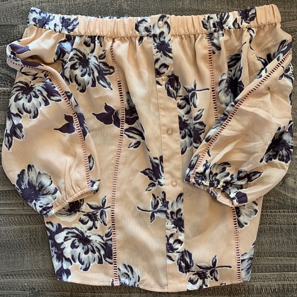Lily White Tops - Flowy off shoulder floral top